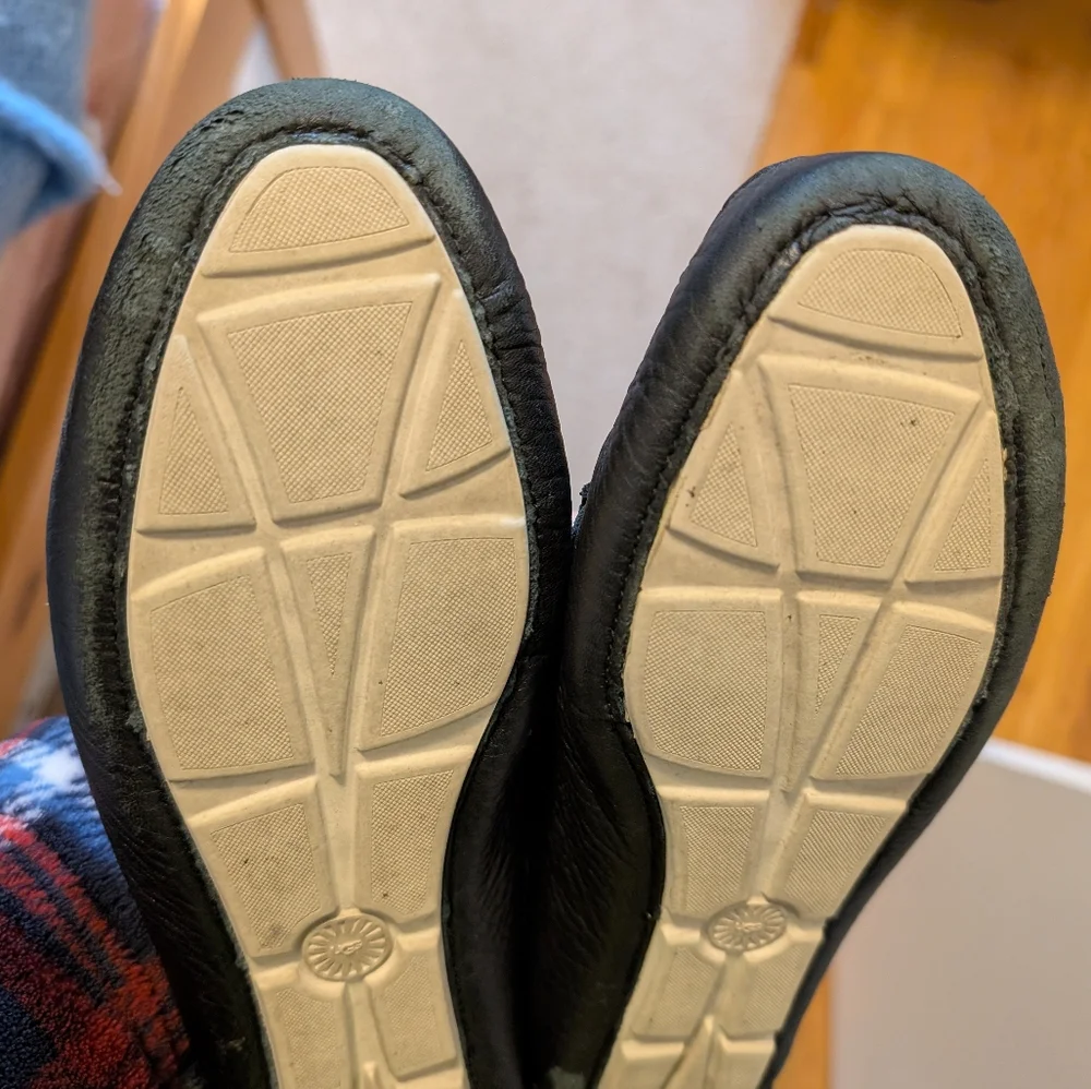 GUC Ugg Leather Flats - Size 7.5 - Black - Picture 6 of 6